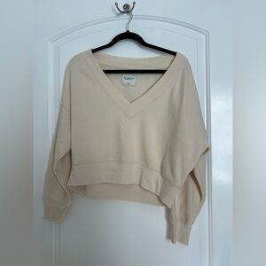 Abercrombie & Fitch Boxy Cropped V Neck Cream Sweater size medium